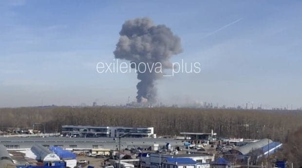 Atac masiv cu drone asupra Rusiei: un depozit de petrol și infrastructura unui port, în flăcări