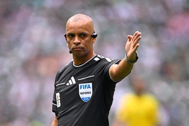 De ce arată precum Robocop arbitrii de la Cupa Mondială de fotbal