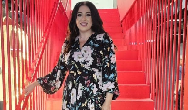 Oana Roman, schimb de replici cu polițiștii din cauza unui stâlp în flăcări: „Au urlat la mine să îi las în pace!”