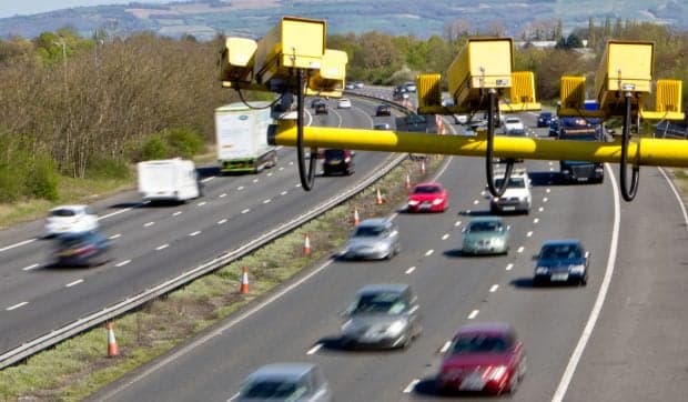 Un șofer a fost prins de opt ori de același radar fix, în același loc, pe un drum din Belgia: „Totul e făcut ca să fii amendat”