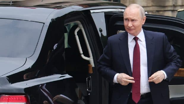 Cum vânează Vladimir Putin rușii bogați: Rusia confiscă 7.500.000.000 de dolari de la un fost oligarh aflat în închisoare