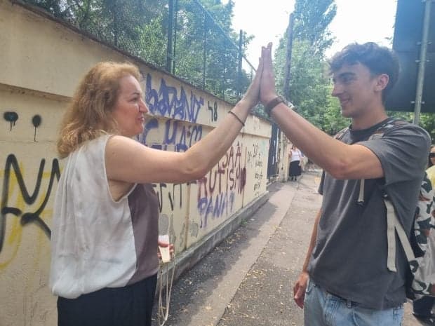 Cum au trăit elevii a doua probă a Bac-ului, într-o zi în care traficul din București a fost paralizat de furtună. „Apă, copaci căzuți, mașini blocate. Am crezut că n-o să mai ajung la examen”