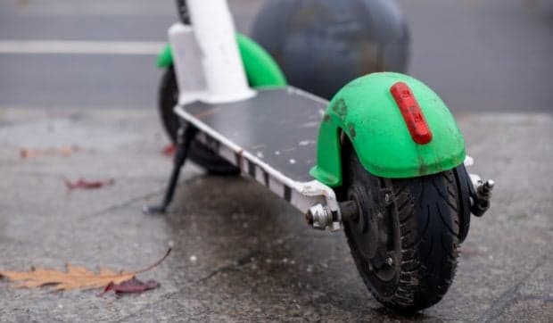 Trotinetele electrice, doar pentru cei peste 18 ani în București, iar viteza maximă va fi de 50 km/h. Primăria pune în dezbatere un regulament nou