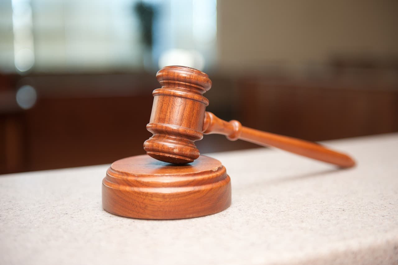 Newsweek: Judecătorii au 25.000 lei pensie specială. Deputații: 6.200 lei. Sunt plătite pe datorie. BNR: Ne îndatorăm