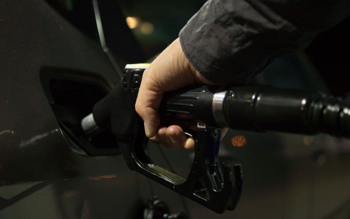 Petrolul sare cu 5% pe piețele internaționale. Ce ar putea urma pentru carburanții din România