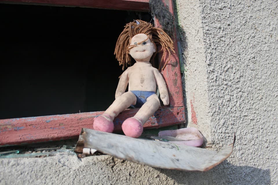 Mama care și-a torturat bebelușul pentru că s-a născut prematur a fost condamnată definitiv