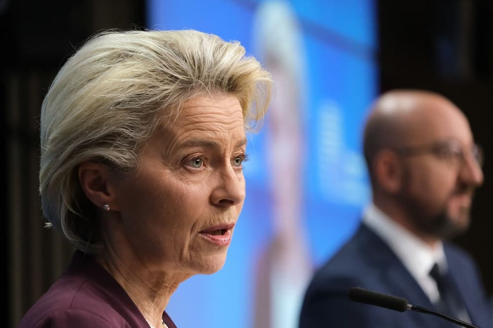 Ursula von der Leyen, anchetată din nou pentru lipsă de transparență. De ce refuză Comisia Europeană să publice mesajele private cu Zelenski, Macron și Merz