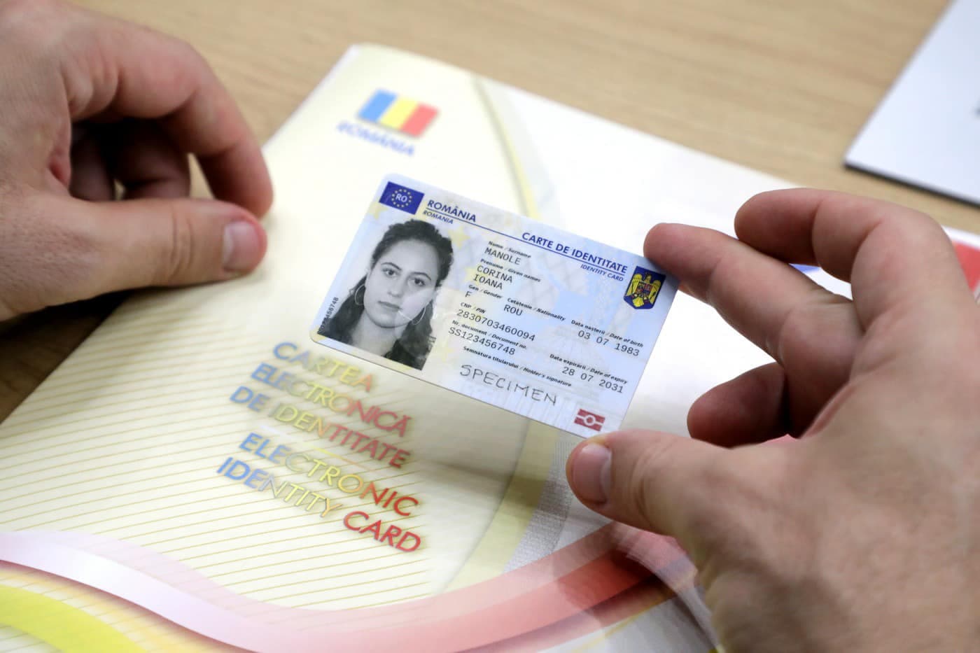 Veste bună pentru români! Termenul pentru eliberarea gratuită a cărților de identitate electronice a fost prelungit