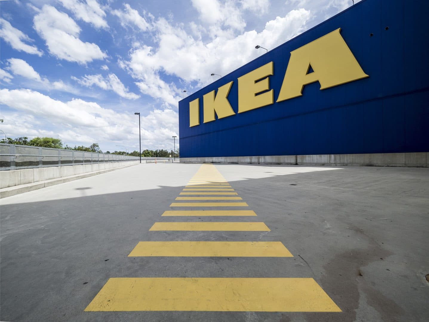 IKEA anunță din nou concedieri masive. Sute de angajați vor fi dați afară. Motivul deciziei