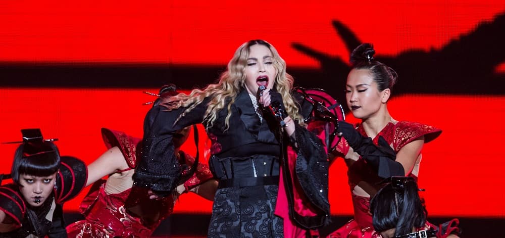 Madonna pregătește un nou album și a adunat o armată de vedete într-un clip bizar. Kate Moss, Sabrina Carpenter și Benedict Cumberbatch apar în promovarea „Confessions II” (VIDEO)