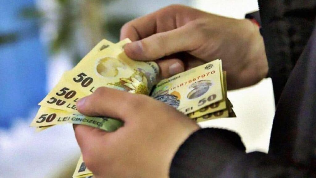 Se schimbă salariile la stat. Ce venituri vor avea polițiștii și magistrații după noua lege a salarizării