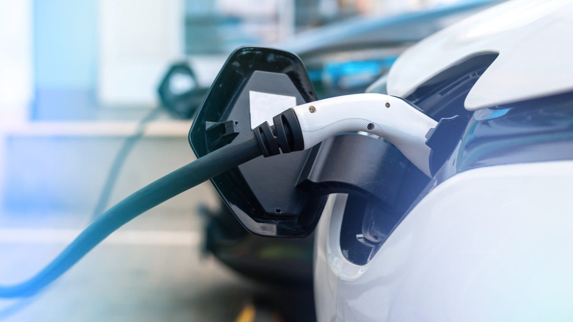 Merită o electrică? Cât costă întreținerea și ce economii poți face în 10 ani