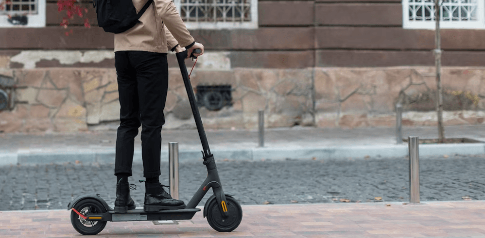 Bruxelles interzice trotinetele electrice de închiriat din 2027. De ce au decis autoritățile să renunțe la acest serviciu