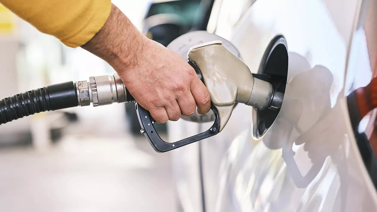 Scumpirea carburanților ridică semne de întrebare în România. De ce prețurile la pompă continuă să crească, deși petrolul se ieftinește. Explicația șefului AEI