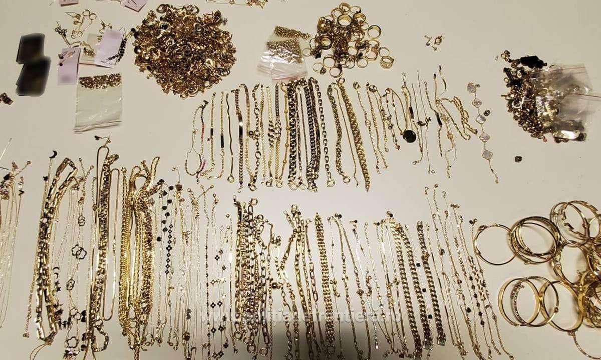 ANAF a dat lovitura la Bacău. Inspectorii antifraudă au confiscat bijuterii de 12 milioane de lei
