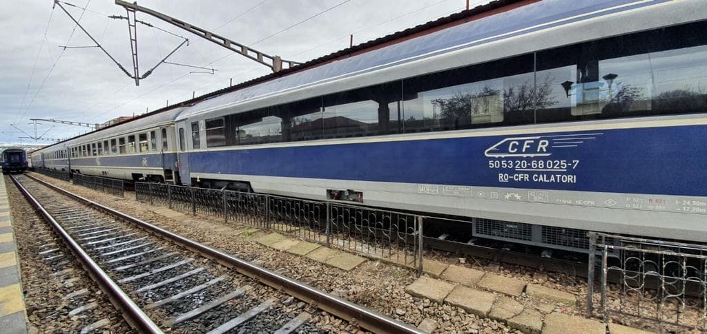 Traficul feroviar este blocat între Brașov și Sighișoara. Ce s-a întâmplat și cum sunt afectați călătorii