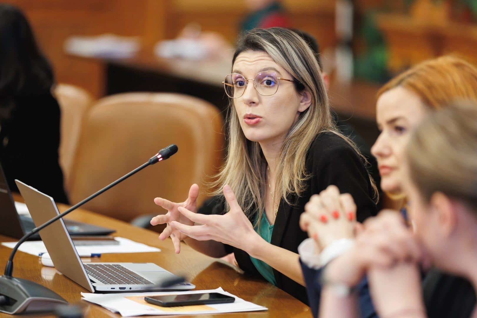Ministrul Mediului sesizează ANPC și primăriile din București pentru panourile despre cezariană