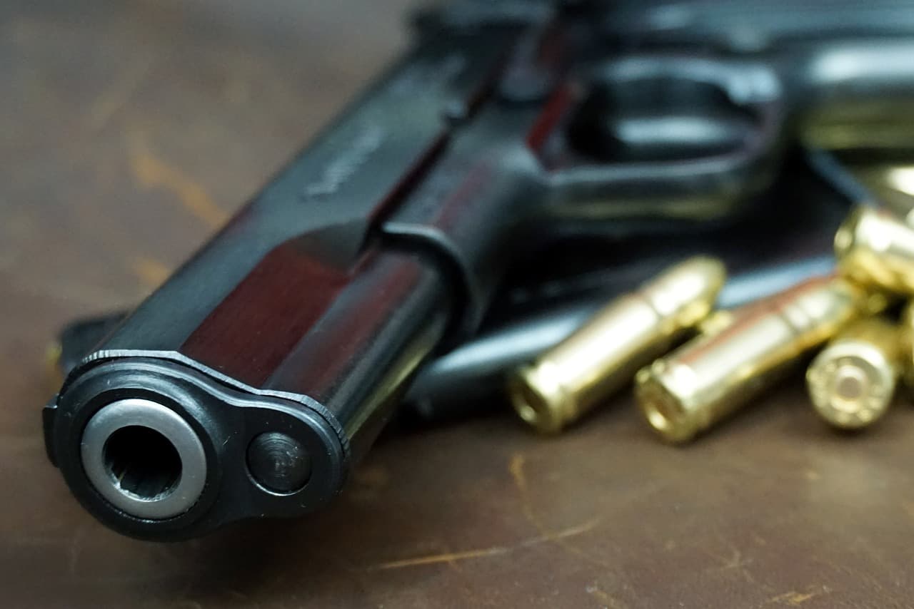 Panică într-un minimarket din Cluj-Napoca. Un bărbat ar fi amenințat o angajată cu un pistol (VIDEO)