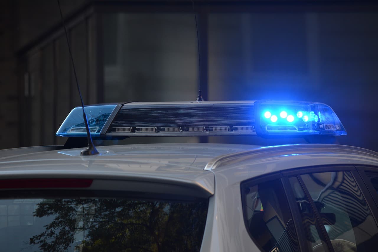 (VIDEO) Un bebeluș de 4 luni a fost salvat în ultimul moment dintr-o mașină pe căldură extremă în Alba Iulia. Ce s-a întâmplat cu micuțul