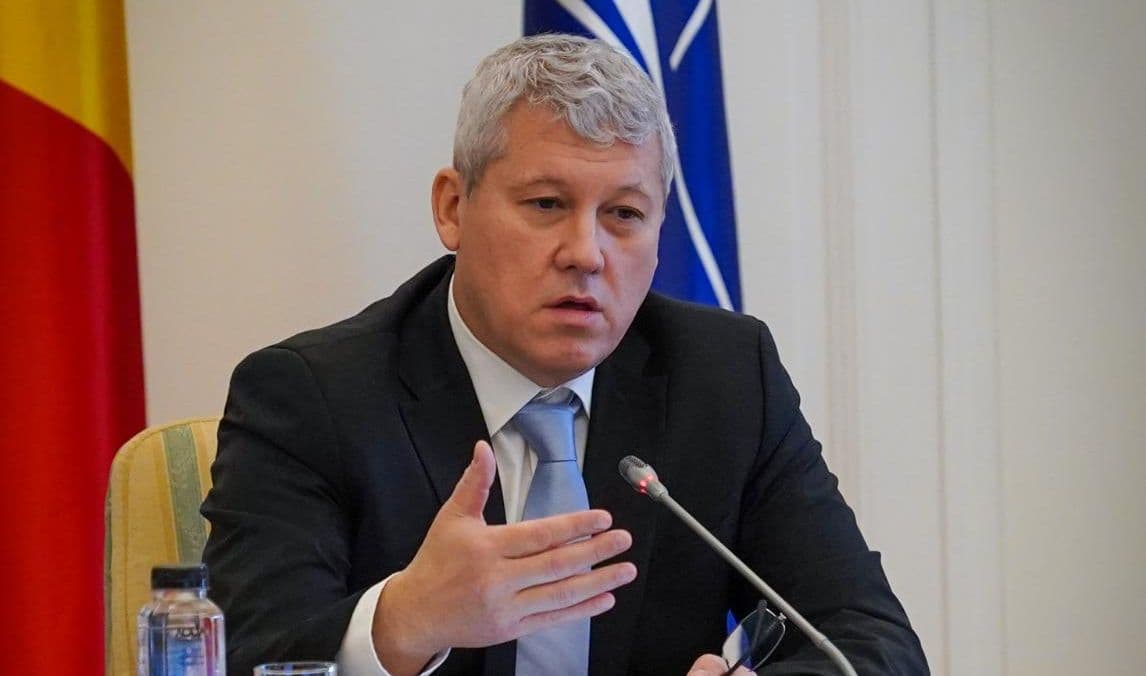 Cătălin Predoiu îl acuză pe Bolojan că a lăsat ministerul fără prime pentru angajați: „Din păcate, resursele nu ne permit acest lucru”