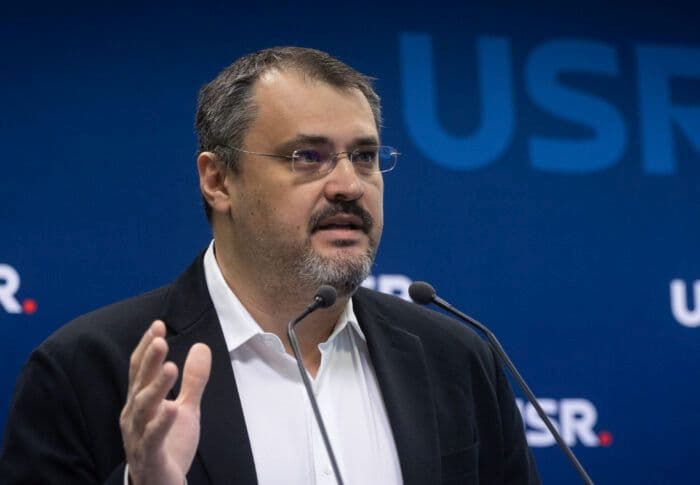 Ghinea (USR): „Republica Magistraților e condusă de Partidul Lia-SRI. Ei își stabilesc singuri salarii și pensii din banii dvs. Societatea românească trebuie să își ia justiția înapoi din mâinile acestor mafioți”. Atac la Nicușor Dan