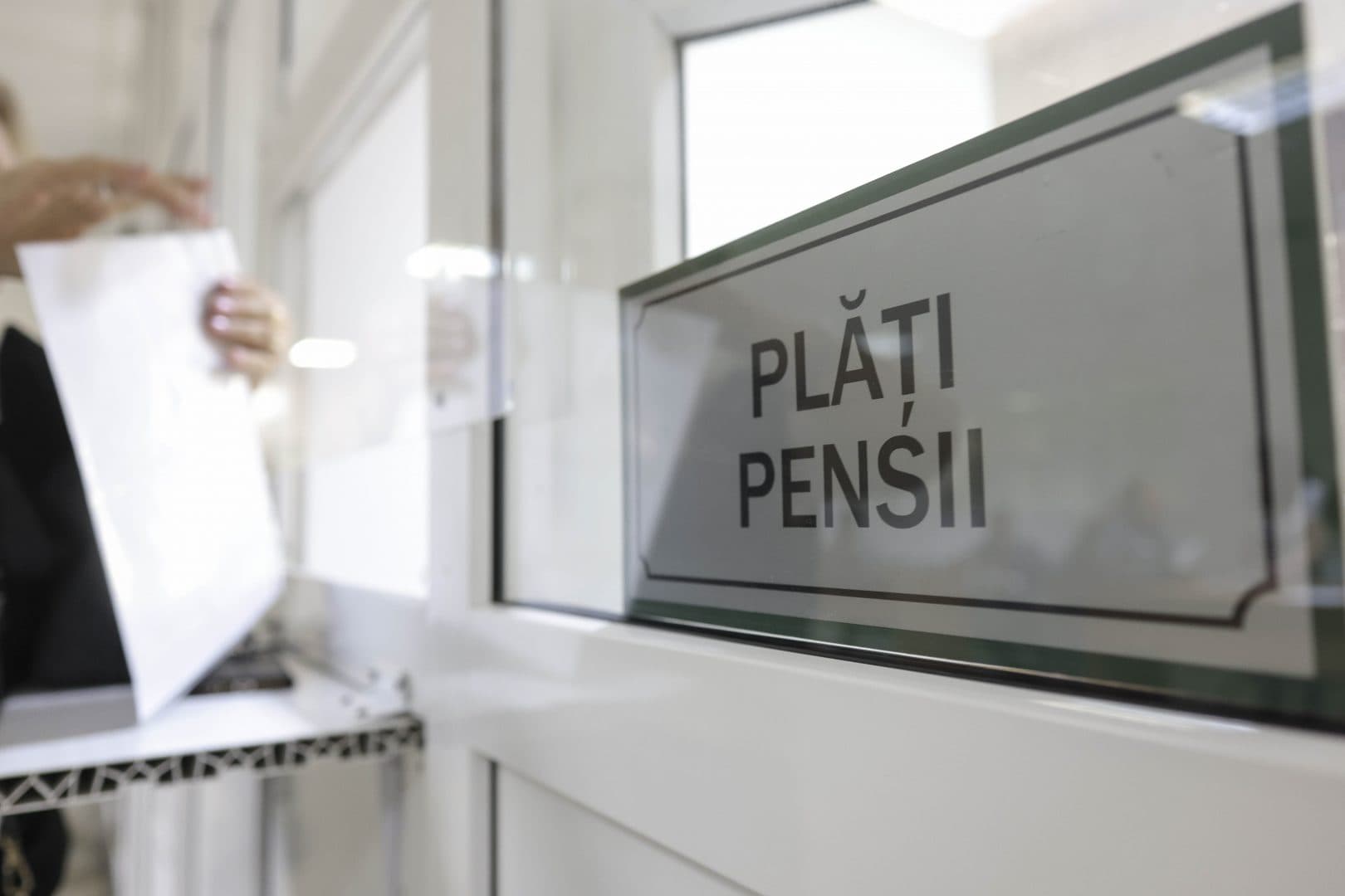 Tribunalul București a sesizat CCR în cazul CASS pentru pensiile mai mari de 3.000 de lei. Cine ar putea recupera banii