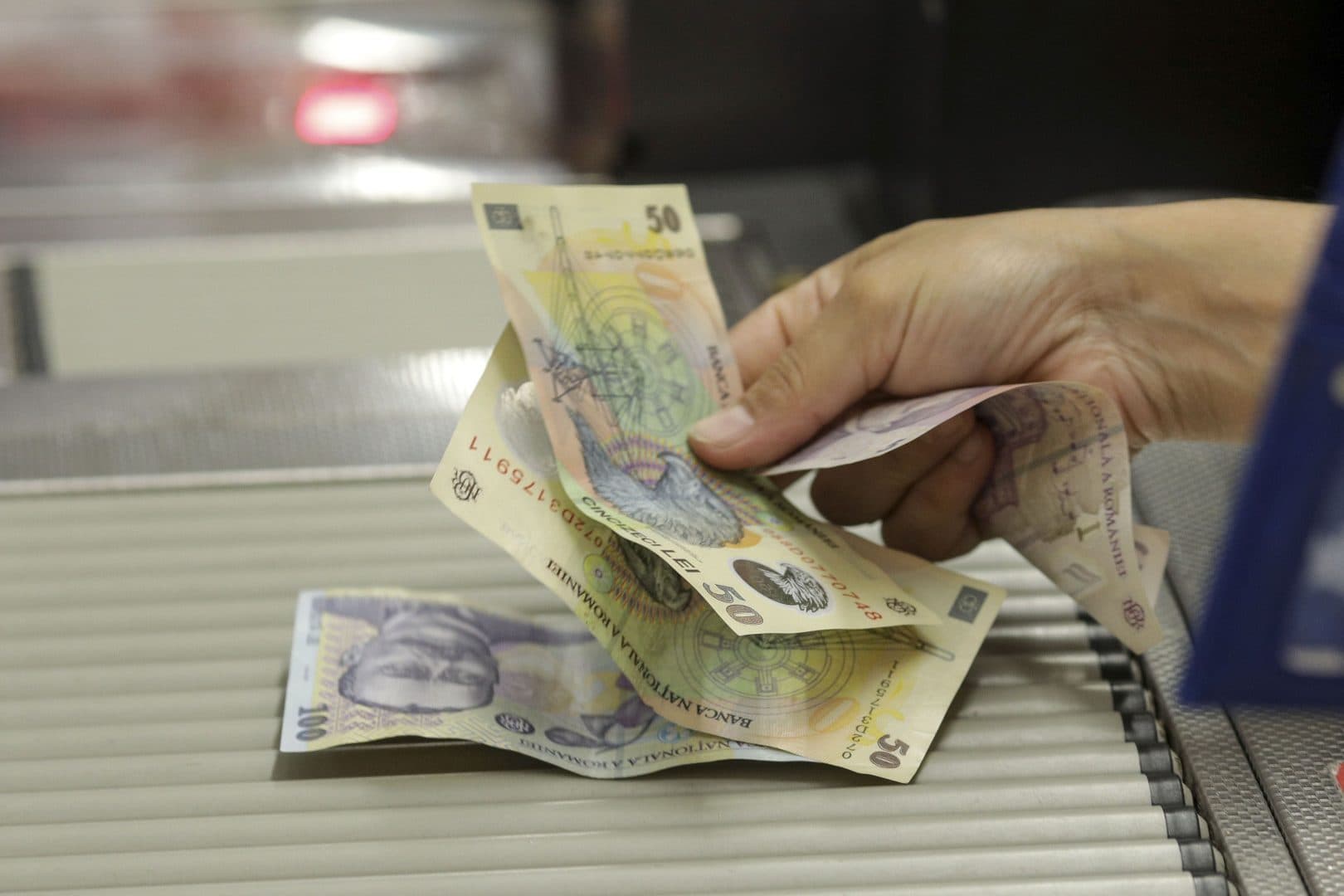 INS: O gospodărie din România a câștigat în medie 9.399 de lei pe lună în 2025. Alimentele și taxele au înghițit cea mai mare parte din buget (GRAFICE)