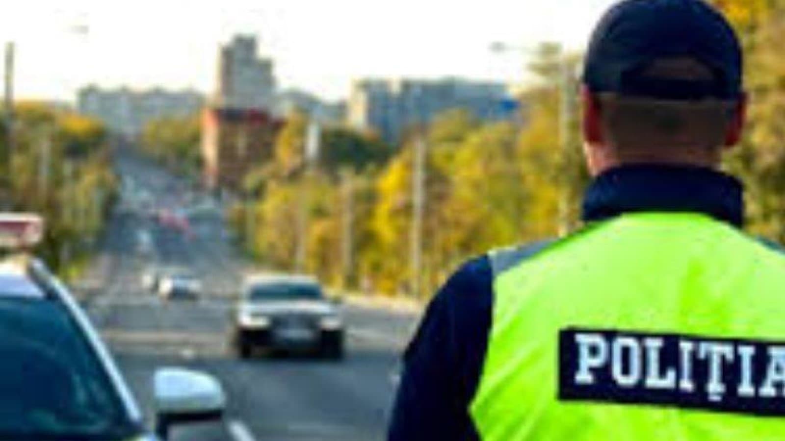 Carambol cu trei autoturisme și o ambulanță în București. O tânără a ajuns de urgență la spital