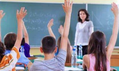 Noua lege a salarizării reduce veniturile unor profesorilor cu vechime. Ce sporuri dispar