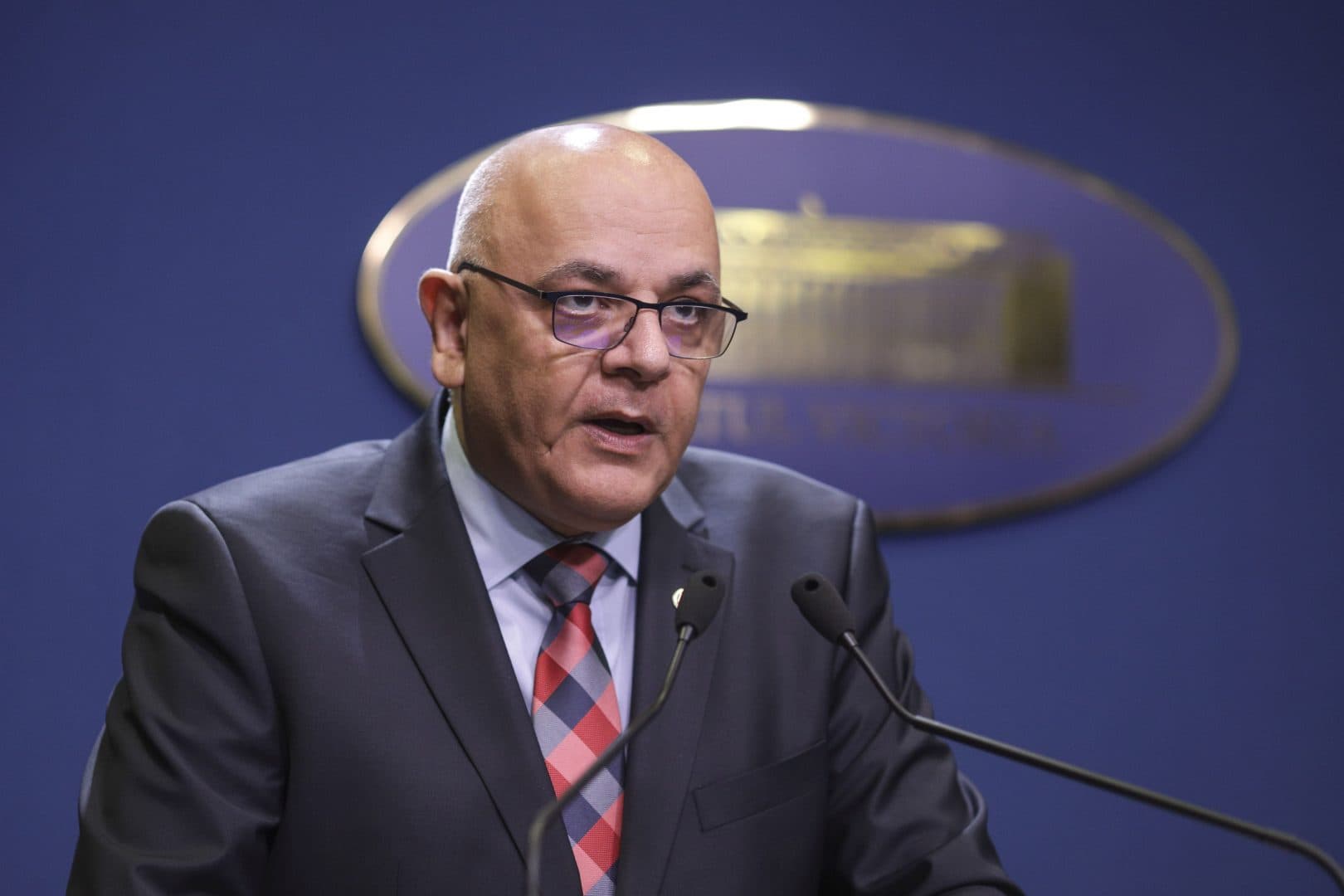 Raed Arafat răspunde acuzațiilor despre elicopterul SMURD. „Cine a văzut ANAF-ul sau Vama să te lase 9 ani fără să vină să-ți ceară bani?” (VIDEO)