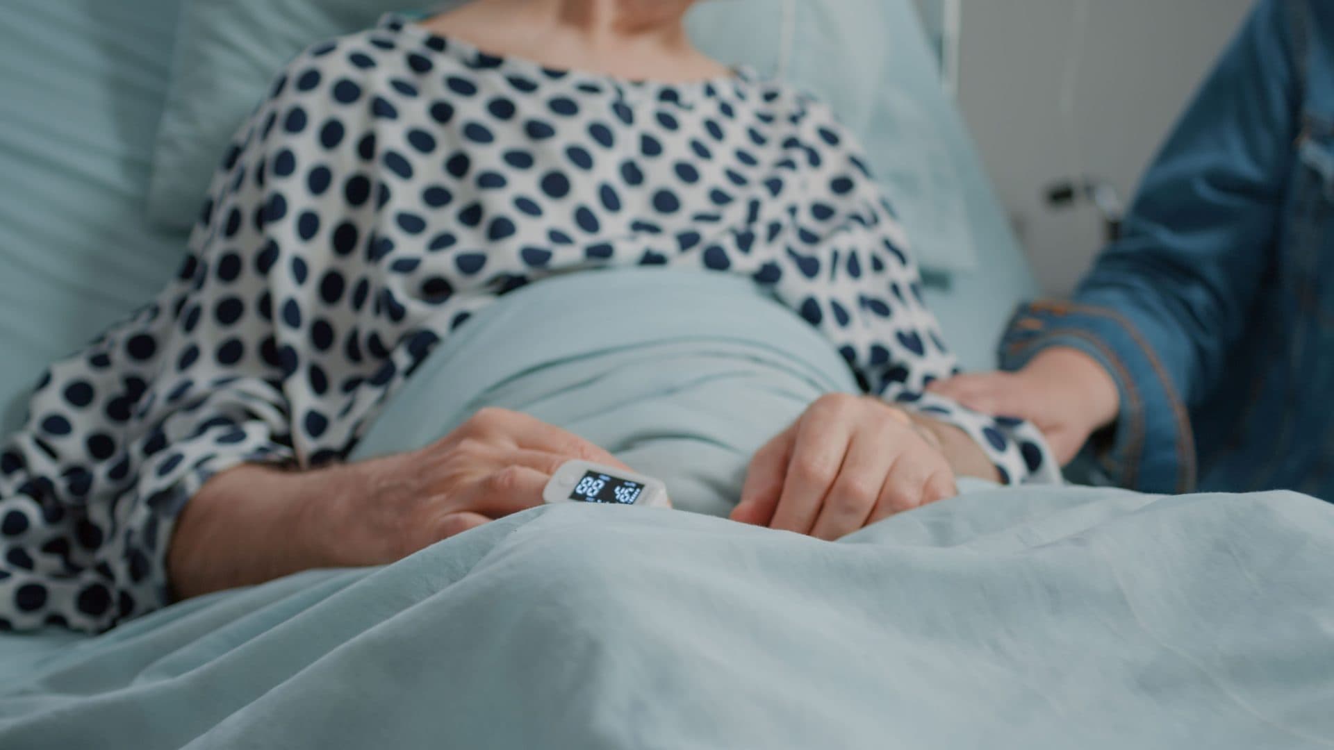 Statul restrânge accesul la tratamentele decontate în privat. Lovitură pentru bolnavii de cancer. Accesul la clinicile private ar putea fi limitat prin ordin CNAS