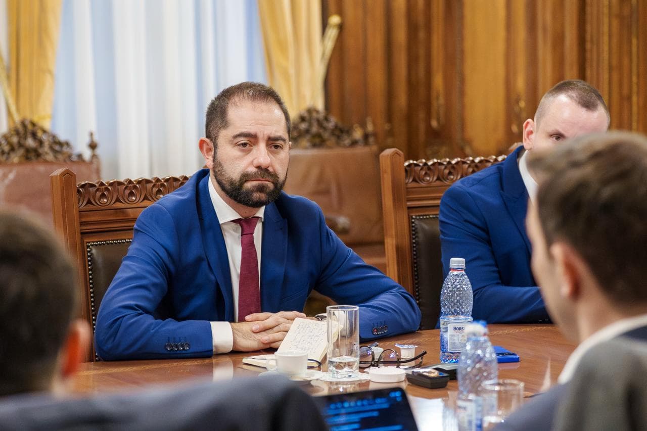 „Nu este o schemă”. Radu Burnete spune că desemnarea lui Eugen Tomac nu face parte din niciun joc politic