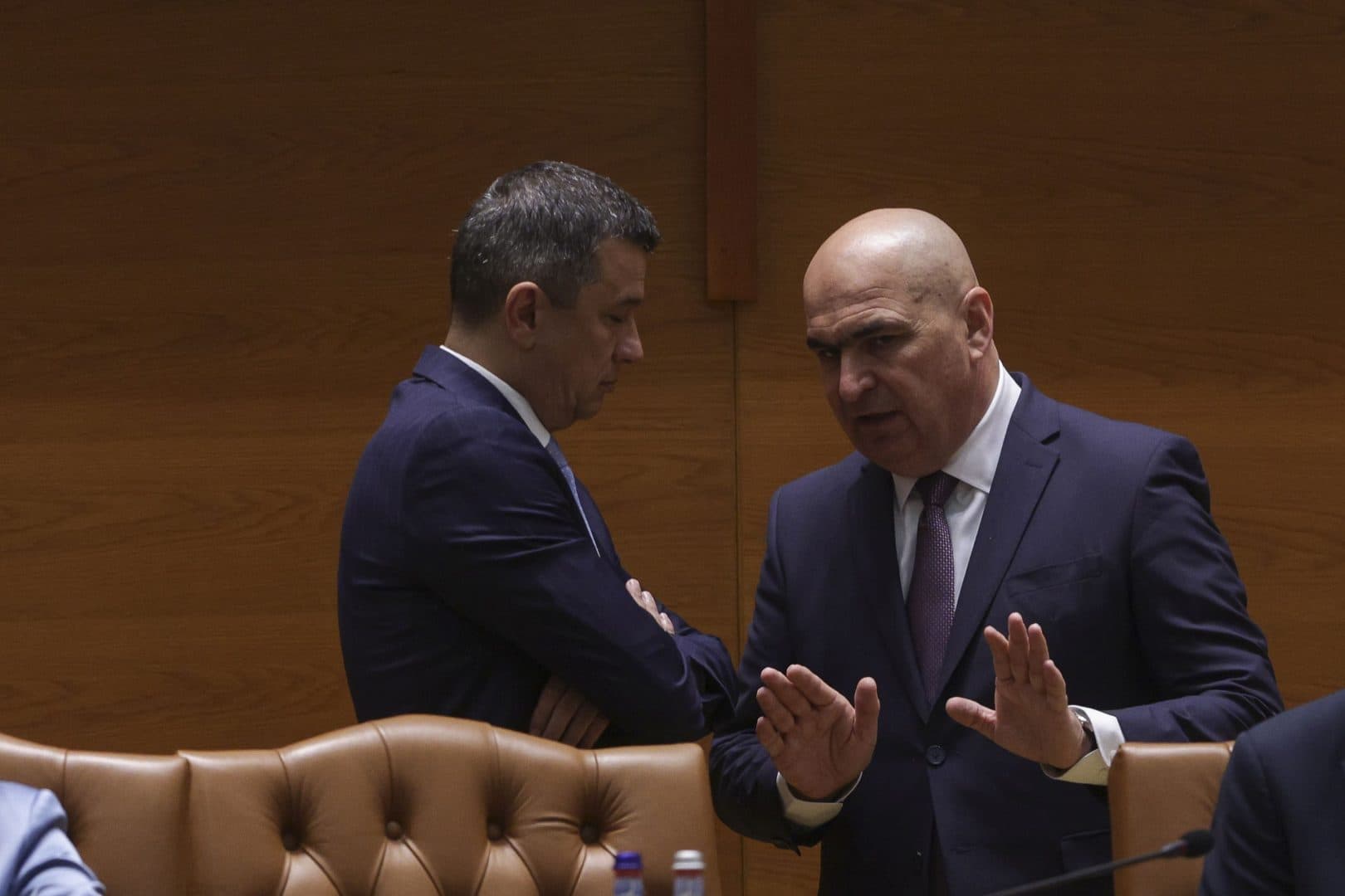 Ce scrie în moțiunea de cenzură PSD-AUR împotriva Guvernului Bolojan. L-au acuzat pe premier de „zoomorfizare”