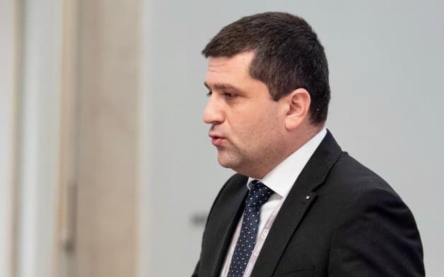 Scandal la nivelul MApN. Contract controversat de 3 miliarde de euro pentru înzestrarea Armatei. Radu Miruță vizat de acuzații grave (presa internațională)