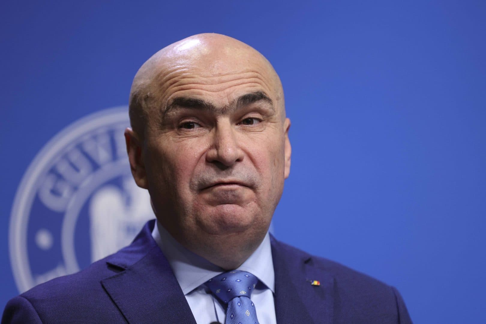 „Kamikaze Bolojan”, noua etichetă folosită de Mihai Fifor pentru Ilie Bolojan. Social-democratul acuză un premier care ar conduce România spre blocaj