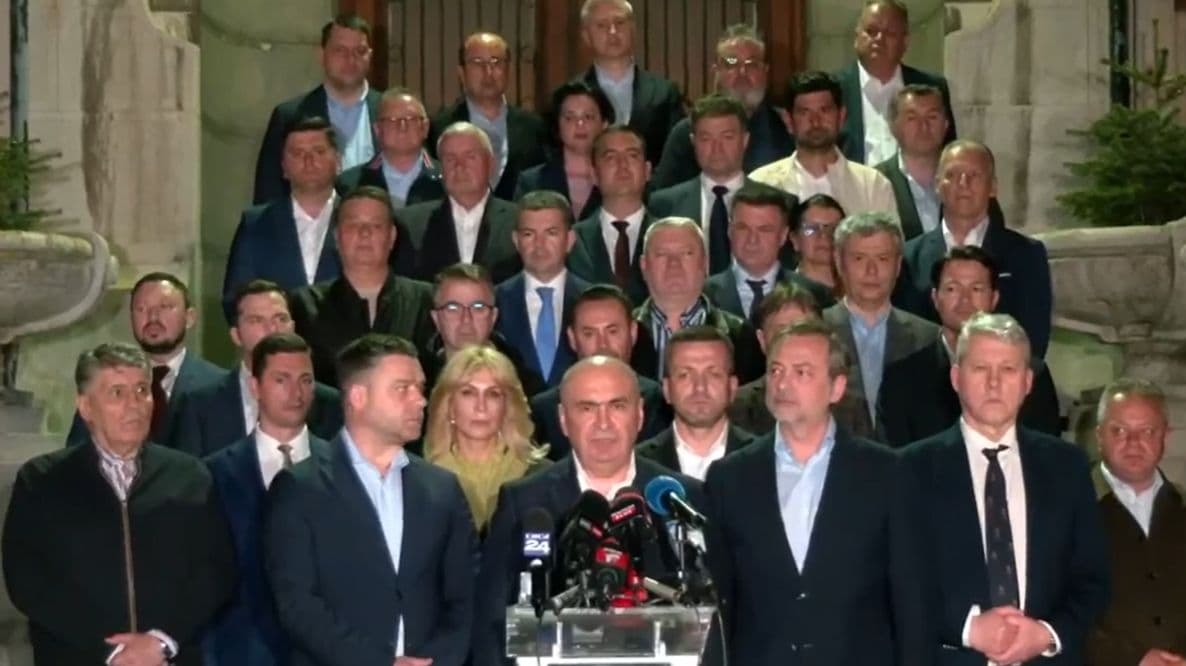 Bolojan: Am luat act de decizia complet greşită şi iresponsabilă a PSD faţă de România, nu faţă de o persoană / Voi continua să exercit mandatul de premier - FOTO