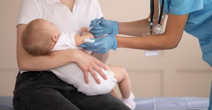 Realitate îngrijorătoare! Ratele de vaccinare în rândul copiilor scad constant pentru toate tipurile de vaccinuri. România, în topul cazurilor de rujeolă din Europa
