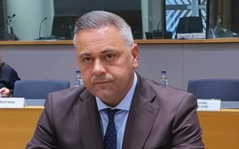 Florin Barbu: „Prelungim plafonarea adaosului comercial pentru alimentele de bază până la 31 decembrie 2026”