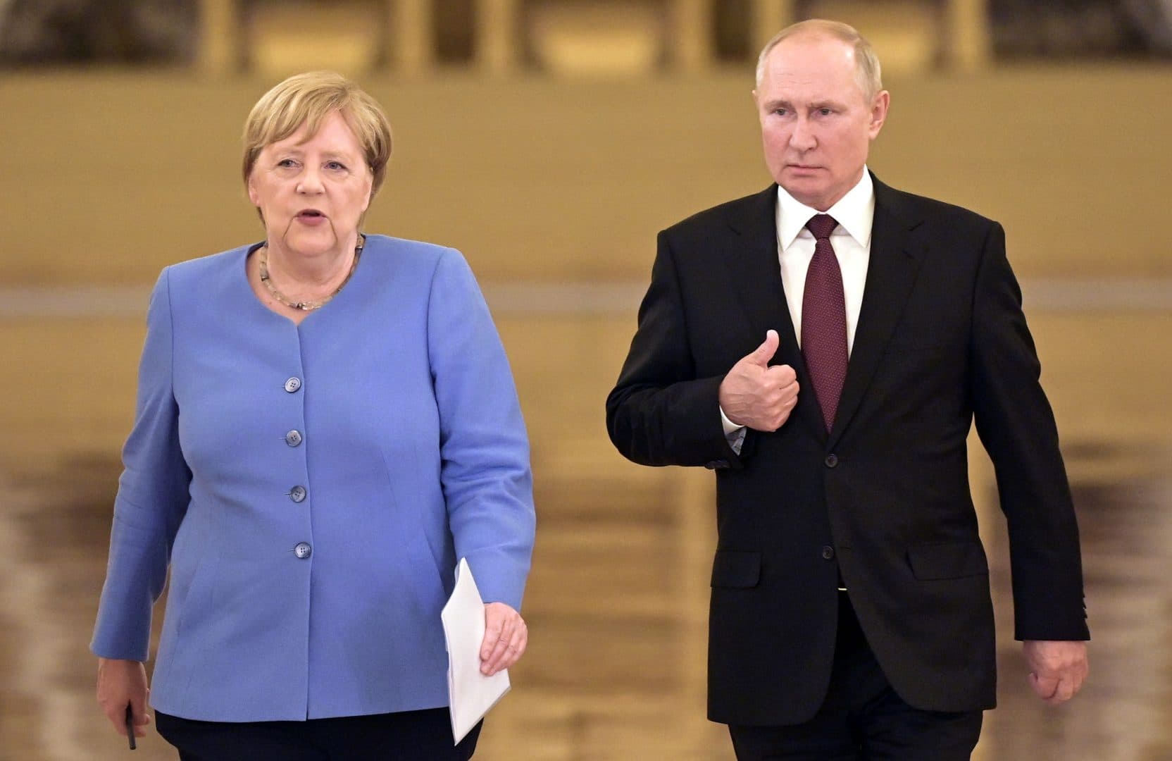 Merkel, trimisă să-l mai ajute o dată pe Putin? Europenii se gândesc să apeleze la ea pentru eventuale negocieri cu dictatorul rus
