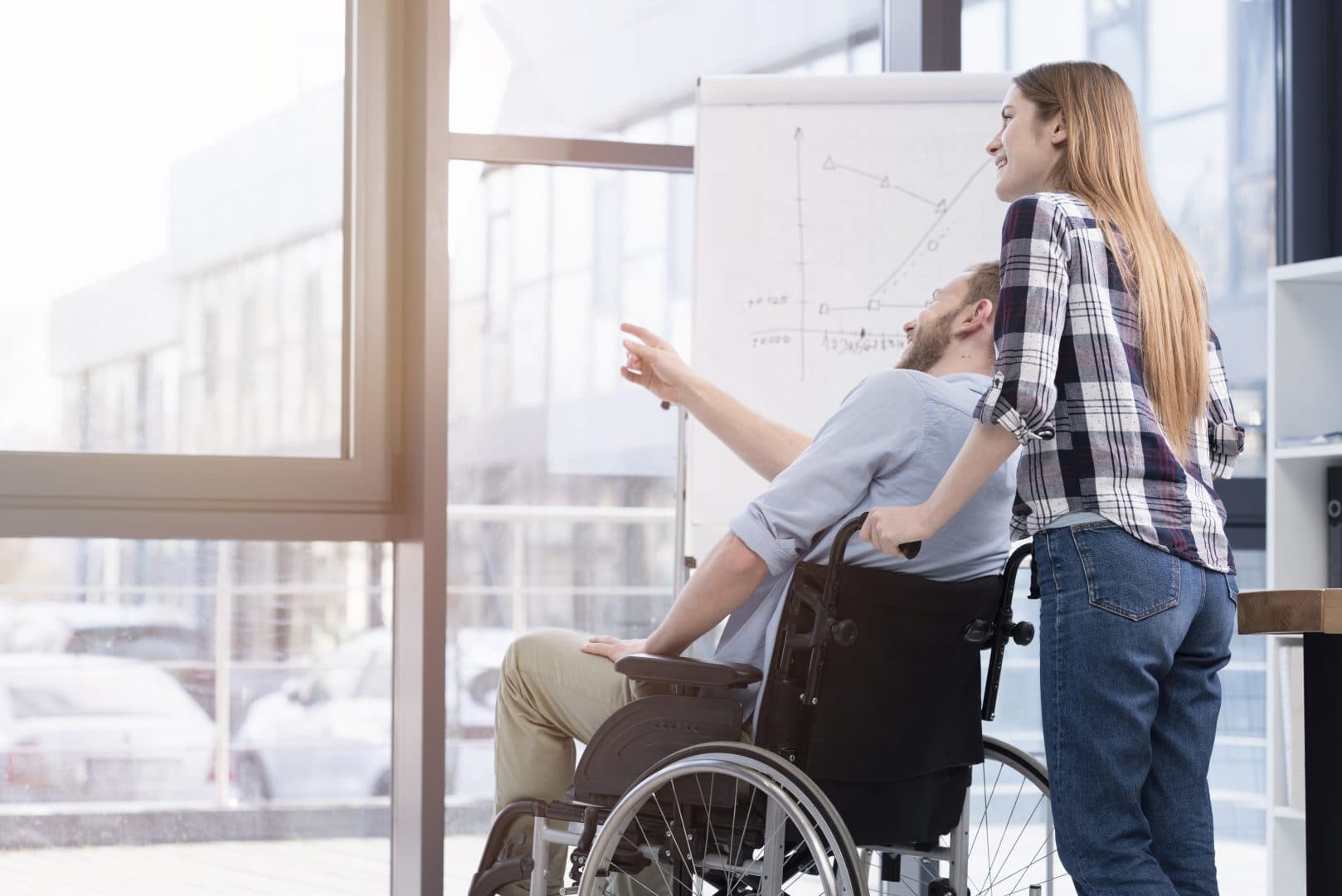Cu câți ani se pot pensiona mai devreme persoanele cu handicap. Regula pe care puțini români o cunosc