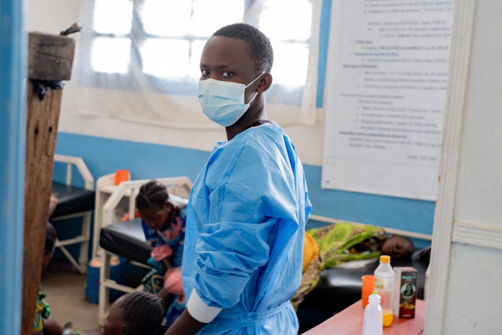 Directorul OMS anunță că epidemia de Ebola poate fi oprită doar dacă se opresc luptele în Congo