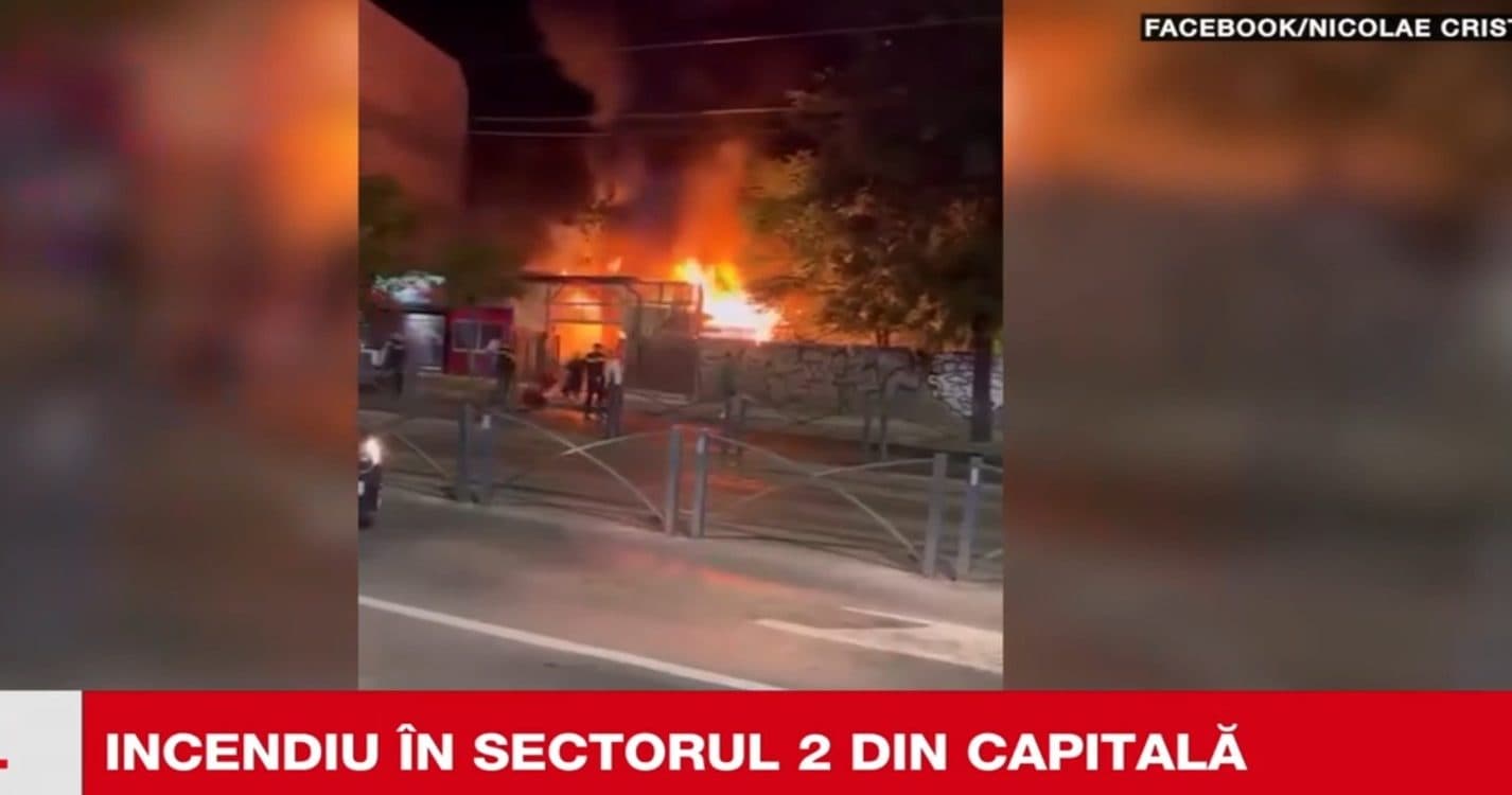 Incendiu uriaș în Sectorul 2 al Capitalei. Exista riscul ca flăcările să ajungă la o benzinărie. Ce a ars (VIDEO)