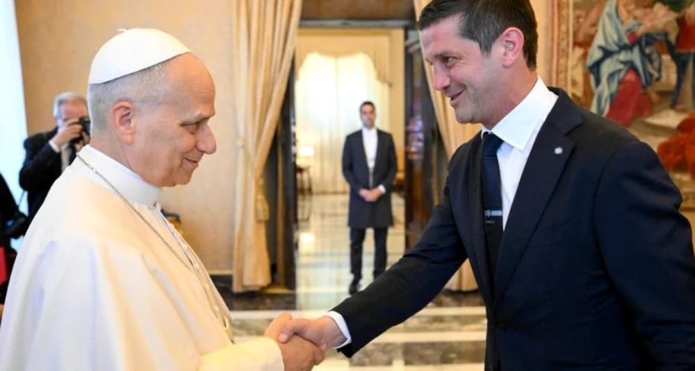 Moment simbolic pentru Cristi Chivu și Inter Milan la Vatican. Cum a decurs întâlnirea lui echipei cu Papa Leon al XIV-lea (GALERIE FOTO)