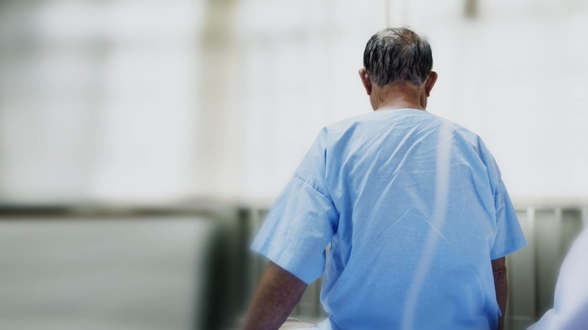 Târgu Mureș: Un pacient care plecase de bunăvoie dintr-un spital, în urmă cu o zi, a fost găsit mort. Mesajul polițiștilor