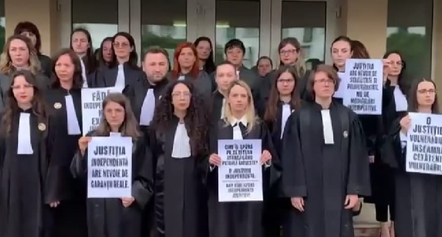 Salarii mai mici și proteste în lanț. Cât ar putea pierde grefierii și angajații ANAF după noile modificări