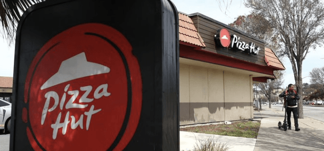 Lovitură pe piața fast-food: Un lanț celebru de pizzerii, prezent și în România, se vinde pentru că oamenii vor să mănânce mai sănătos