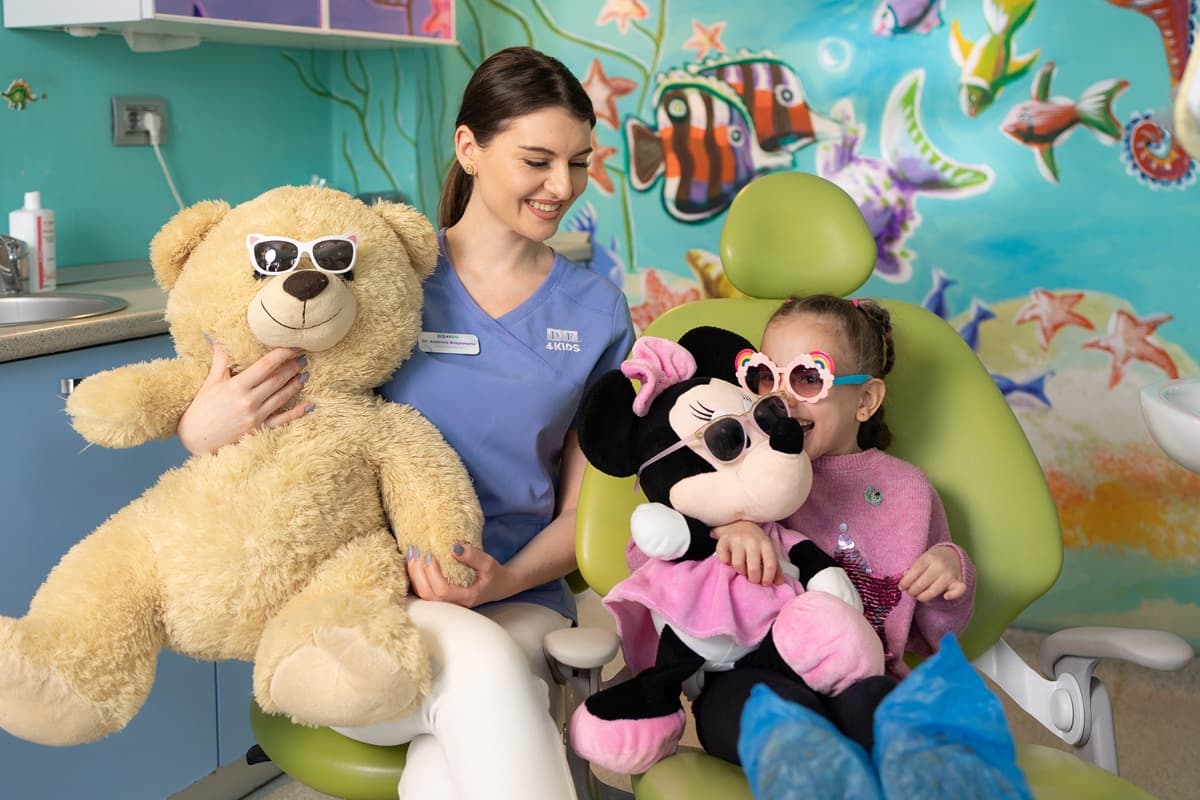 Vizita la dentist dimineața: de ce poate face diferența pentru copilul tău. Ce spun specialiștii DENT ESTET 4 KIDS