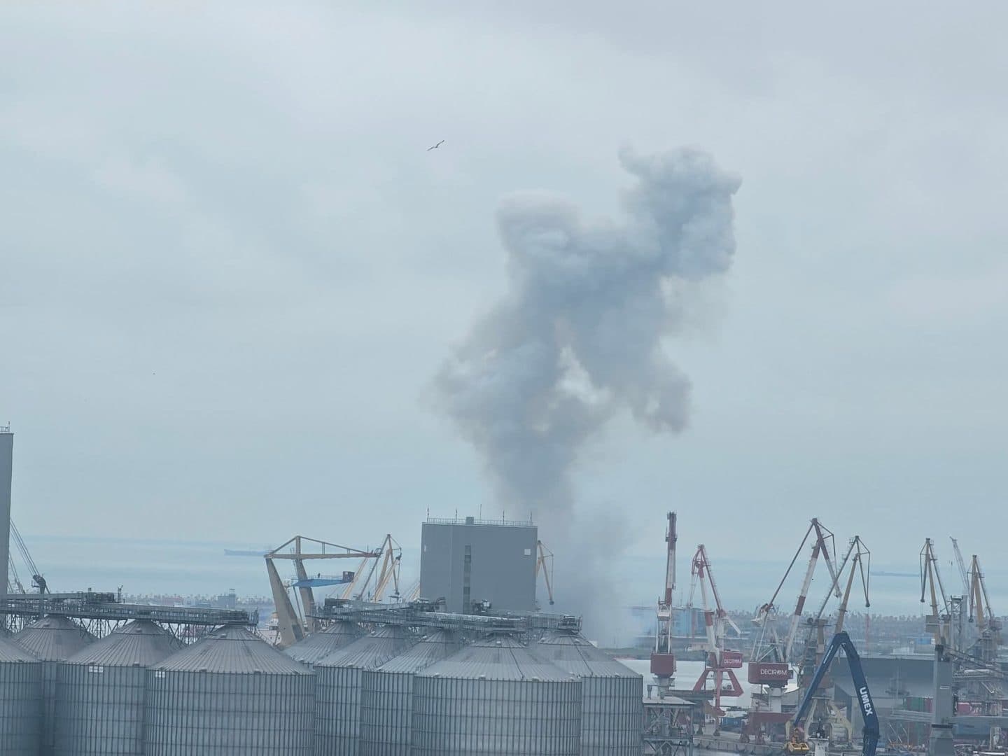 Hala industrială din Portul Constanța a fost distrusă de suflul exploziei