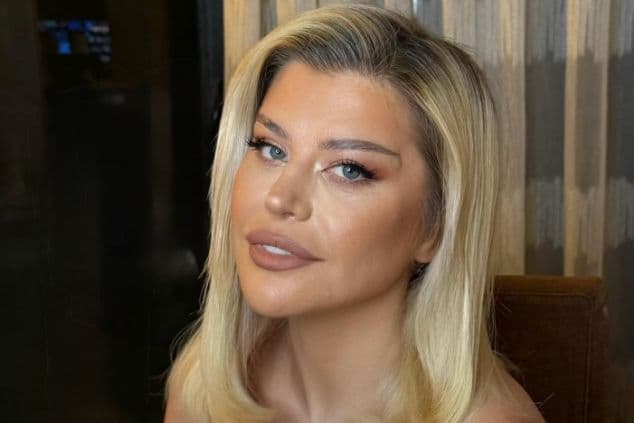 Imagini incredibile: Loredana Groza a îngenuncheat în fața Nadiei Comăneci (FOTO)