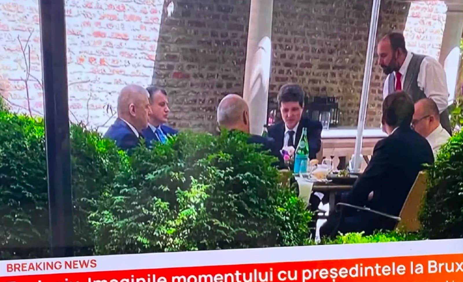 Fotografia în care Nicuşor Dan apare alături de Eugen Tomac, Rareş Bogdan, Victor Negrescu, şeful SPP şi Valentin Naumescu. Precizările Administrației Prezidențiale